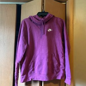 Women’s Nike cowl neck hoodie, in good shape! Magenta color. Size medium.